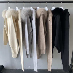 Set Due Pezzi Personalizzato da <span class=keywords><strong>Donna</strong></span>: Felpa con Cappuccio in Lana Traspirante e Pantaloni a Gamba <span class=keywords><strong>Larga</strong></span> con Logo Frontale - Product Image 6