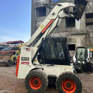 Se Vende Cargador de Dirección Deslizante S300 Modelo 2023 Usado en Excelentes Condiciones, Motor y Rodamientos para Uso Comercial - Product Image 1