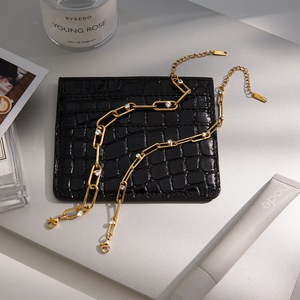สร้อยข้อมือสแตนเลสสตีลชุบทอง 18K PVD กันน้ำ ดีไซน์แบบ Paperclip ประดับเพชร CZ รุ่น B262729 - Product Image 6