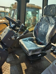 جرار محمل أمامي مع ملحق دلو لودر حفار صغير - Product Image 6