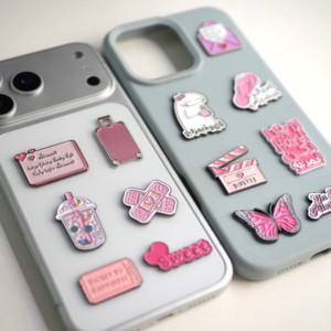 Nouveauté 2026 : Épingles personnalisées en émail souple – Autocollants pour téléphone thème Fille Rose et Arabe, Stock usine disponible pour la décoration de téléphones/sacs - Product Image 2