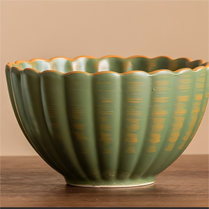 Ensemble cadeau de matcha traditionnel, 4 pièces, bol à matcha en céramique avec bec verseur, bord cannelé vert glacé avec accents dorés - Product Image 3