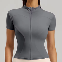 Veste de yoga et de course à manches courtes pour femme avec col montant, fermeture éclair intégrale, séchage rapide, anti-déchirure et design ajusté