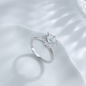 <span class=keywords><strong>Bague</strong></span> de fiançailles classique à tige droite, <span class=keywords><strong>couronne</strong></span> à 6 griffes, en or blanc 18 carats avec diamant de laboratoire rond pour femme - Product Image 2