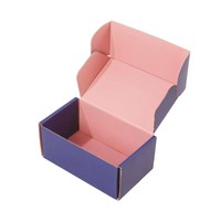 Boîte d'emballage en carton gris ondulé brun gaufré pour vêtements, pièces automobiles, t-shirts et calendriers