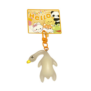Llavero de PVC con diseño de pato que cambia de color con luz UV, para niños, estudiantes, adorno para mochila, regalo unisex, juguete - Product Image 5