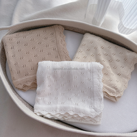 Couverture en coton pour nouveau-né, tricot pointelle personnalisée avec bordure festonnée, différentes couleurs, faite à la main, couverture bébé personnalisée, couverture d'emmaillotage