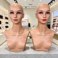 Tête de mannequin réaliste haut de gamme avec épaules pour présentation de perruques et vente en salon de beauté