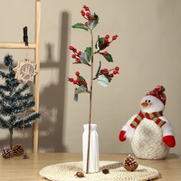 Kunststof gesimuleerde hulst en sneeuwvruchten kerstdecoraties 60cm voor thuis en feestelijke sfeer