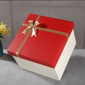 Valise Cadeau Personnalisée pour Enfants avec Matériaux Recyclés et Doublure en Mousse, Emballage Souvenir Portable Écologique - Product Image 1