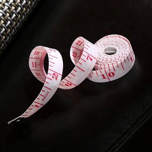 Règle en cuir PVC blanc <span class=keywords><strong>de</strong></span> 1.5 mètres Ruban à mesurer Règle souple du tailleur Échelle double face Ruban à mesurer en pouces - Product Image 2