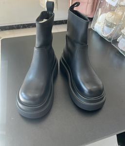 Venta al por mayor de fábrica de botas cortas deportivas retro formales de cuero genuino, botas casuales elegantes y a la moda para mujer - Product Image 6