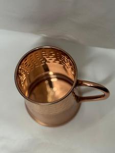 Mugs à mule en cuivre martelé à la main, esthétiques et luxueux, au design classique, pour sublimer le service de cocktails, aux tons riches, texture artisanale, intemporels - Product Image 3