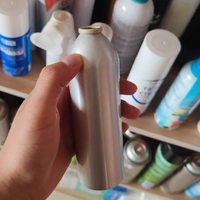 Désodorisant en aérosol en forme de balle avec embout en plastique moulé sur mesure
