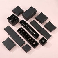 Petites boîtes de cadeau en papier de différentes tailles, bleu, blanc, noir, belle petite boîte à bijoux pour cadeaux, boîtes de collier