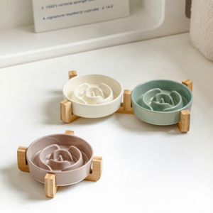 Gamelle en céramique pour animaux de compagnie à double support en bambou, finition émail bicolore effet goutte de pluie, gamelle surélevée anti-étouffement pour chat, deux tailles disponibles - Product Image 2