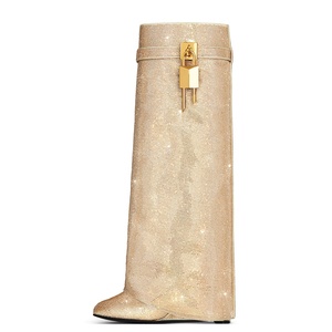 Botas largas de mujer con tacón de cuña alto, decoración de metal Shark Lock, diamantes completos, sin cordones, punta puntiaguda y diseño superpuesto. - Product Image 2