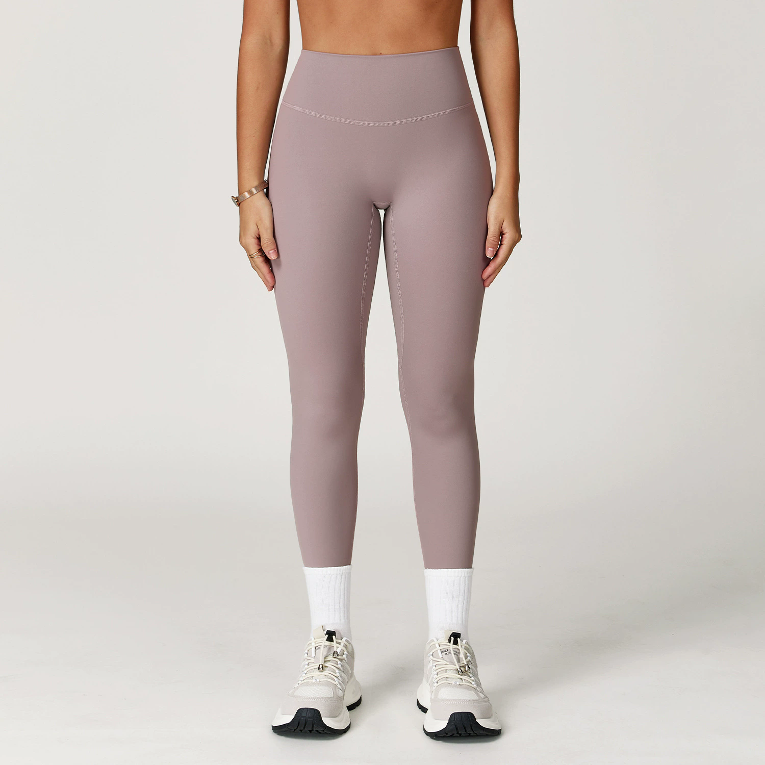 High-Waist Activewear Leggings: fabric, pocket and construction detail