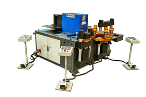 Centro de Fabricación de Barras Conductoras CNC para el Procesamiento de Conductores de Cobre y Aluminio con Operación Hidráulica Multifunción - Product Image 1