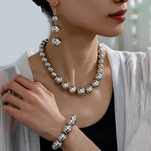 Tendance rétro luxe mode tempérament collier bracelet boucles d'oreilles dames ensemble - Product Image 1