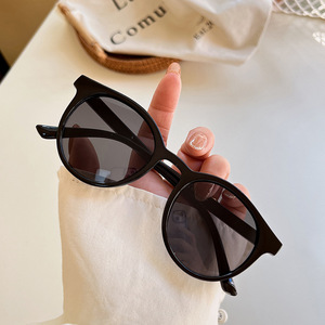 Gafas de sol retro nuevas con montura ovalada marrón, protección UV400 para mujer, montura de PC, lentes tipo AC, 3 gafas de sol. - Product Image 3