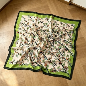 Pañuelo Cuadrado de Satén con Estampado Floral al por Mayor para Mujer, Pañuelo Sedoso Brillante para la Cabeza, Hiyab Musulmán, Envoltura de Cuello Vintage con Flores - Product Image 1