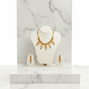 Conjunto de Joyería Étnica India para Novia con Piedras Rojas y Verdes, Elegante Conjunto de Collar Kundan Dorado con Cadena de Perlas Cuadradas - Product Image 1