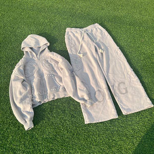 Ensemble de survêtements et sweat à capuche zippé avec décoration perlée et pantalon de survêtement brodés avec autocollant personnalisé - Product Image 1