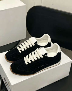 Chaussures de tennis noires en faux daim à lacets, bout rond, semelle extérieure en caoutchouc respirante, style marche toutes saisons - Product Image 1