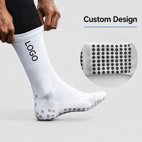 Chaussettes de football personnalisées avec coussinets en faux daim floqué pour les joueurs de football