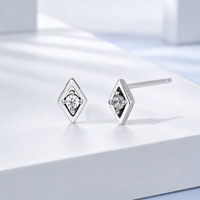 Boucles d'oreilles minimalistes en argent sterling 925 vermeil avec zircon en forme de diamant pour femmes, bijoux fins