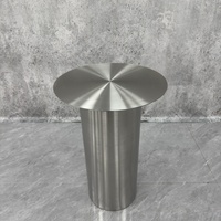 Table basse ronde moderne en acier inoxydable avec base cylindrique pour cafés, hôtels, bars, espaces de coworking et salles à manger