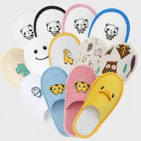 Chaussons d'hôtel pour enfants en PVC/EVA/TPR antidérapants avec logo personnalisé, semelle de 5-7 mm, mignons, jetables, à motif de dessin animé, pour l'intérieur