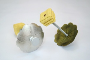 Premium Fire Palm Torches with Lotus Base for Dynamic Fire Performers Durable Stylish Fire <strong>Dance</strong> <strong>Equipment</strong> - Product Image 4