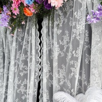 Tissu de dentelle de polyester romantique motif floral design rideau de tulle doux pour le mariage et la décoration de fond à la