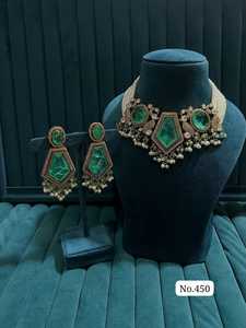 Conjunto de Joyería de Diseño Étnico Fusion con Piedras Dobles Verde Oscuro, Moissanita Polki Premium y Collar de Latón de Alta Calidad - Product Image 3