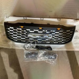 Accesorios para la carrocería del nuevo Hilux Vigo 2012, parrilla delantera negra con luces. - Product Image 2