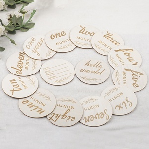 Bonjour monde annonce de <span class=keywords><strong>naissance</strong></span> assiettes en bois pour accessoires photo disques de cercle en bois signe cartes d'étape mensuelles de bébé - Product Image 1