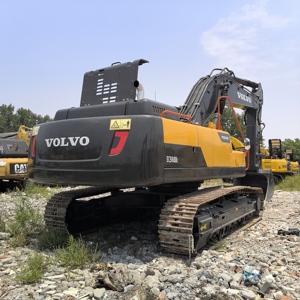 Excavatrice sur chenilles d'occasion VOLVO EC360 en bon état de marche, machine fiable pour travaux lourds et terrassement, prête à l'emploi dans l'exploitation minière - Product Image 2