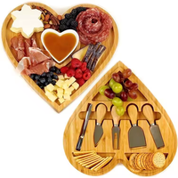 Plateau à fromage double couche en bambou en forme de cœur avec couteaux et ustensiles, plateau à charcuterie, cadeau de mariage pour la Saint-Valentin, vente en gros