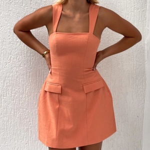 Vestido Mini de Lino y Algodón Personalizado OEM con Tirantes Ajustables y Bolsillo Delantero, Vestido Formal - Product Image 1