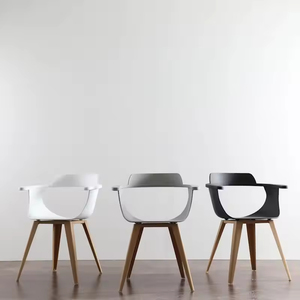 <span class=keywords><strong>Chaise</strong></span> de salle à manger empilable moderne pour usage commercial - Siège en <span class=keywords><strong>plastique</strong></span> léger et pieds en bois pour la maison, le bureau, les restaurants, les banquets et les événements - Product Image 3