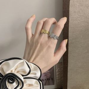 Anillo Abierto de Estilo Étnico con Diseño de Disco Retro de Nepal, Cuerda y Moneda de Oro, Cielo Estrellado y Nubes Auspiciosas, de Acero de Titanio Chapado en Oro - Product Image 2