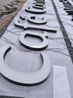 Signalétique lumineuse personnalisée pour devanture de magasin |   Lettres lumineuses 3D miniatures haut de gamme en acrylique avec une finition exquise