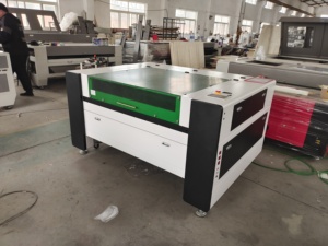 Máquina de corte y grabado láser de sello de goma Reci 150W 1610 1390 Reci con enfriador CW5200 Honeycomb y Blade Bed Up & Down - Product Image 4