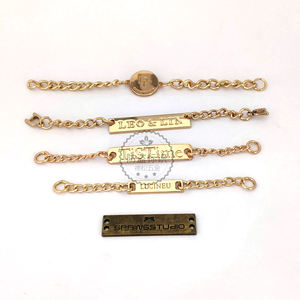 高品質カスタムジーンズ黒革パッチ合金プレート付き金属エンボス加工ロゴラベルデニムバッグ用 - Product Image 3