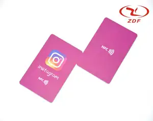 بطاقات مراجعة الوسائط الاجتماعية مباشرة من مصنع الصين NFC بطاقات ntag213 215 216 هيب ISO1443A تردد 13.56mhz بطاقة مراجعة PVC NFC