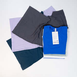 Nuova Maglietta Tecnica da Donna a Maniche Corte, Traspirante, per Fitness e Yoga, con Motivo a Quadretti - Product Image 2