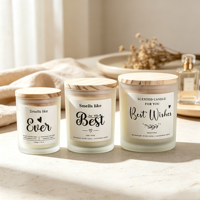 Bougie parfumée artisanale en cire de soja naturelle, dans un bocal givré, émettant un arôme doux et agréable, idéale pour diverses occasions de cadeaux de fêtes