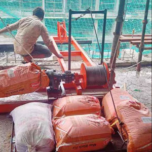 Máquina de cabrestante eléctrica con marco de acero para operaciones de elevación, tracción y manejo de materiales en la construcción - Product Image 1